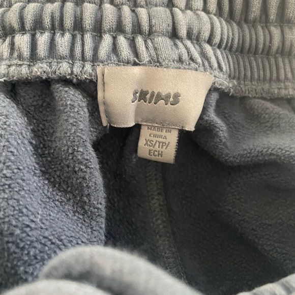 SKIMS Boyfriend Sweatpants - Picture 2 of 3